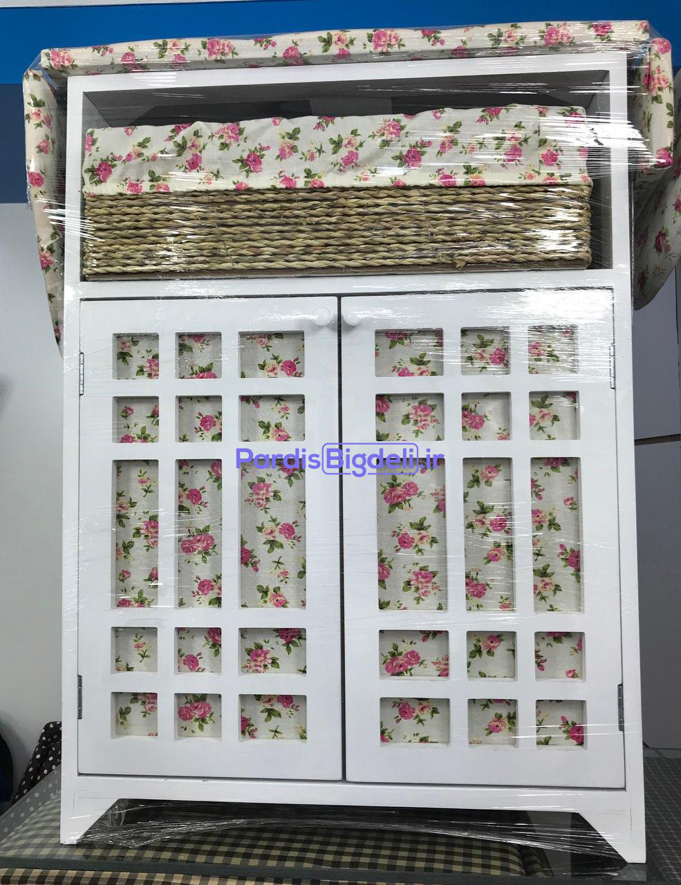 میزاتو و چرخ خیاطی